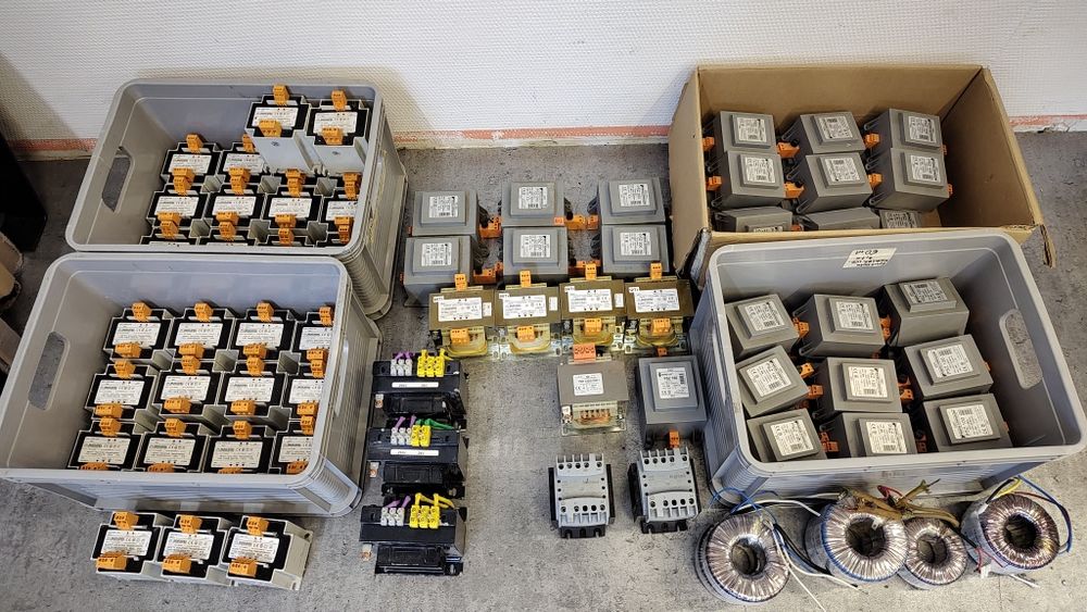 Transformatory Breve Noratel 230V/24V zestaw 87 sztuk