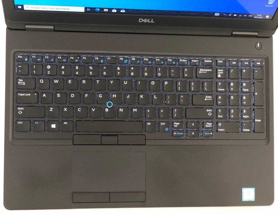 Ноутбук Dell Latitude 5590 15,6" FHD / i5-8250U / 8GB DDR4 / 256GB SSD