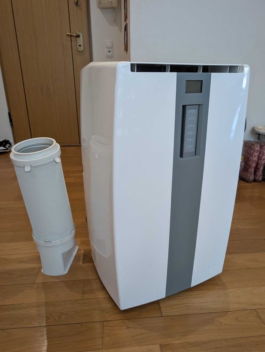 Ar condicionado portátil em excelente estado com bomba de calor.