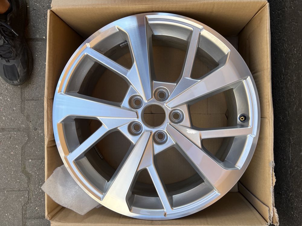 Felga 7,0x18 ET43 Audi Q3 A3 83A jak NOWA FV