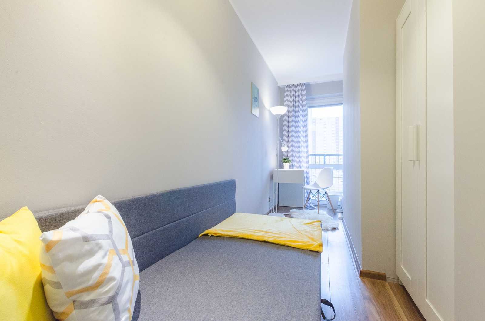 1-osobowy BALKON Kosmonautów Winogrady przy rondzie Solidarności PST