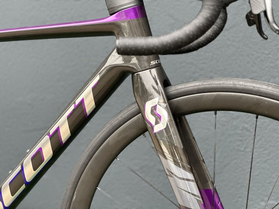 Karbonowy rower szosowy Scott Addict RC Sram Force AXS 12 Syncros r.54