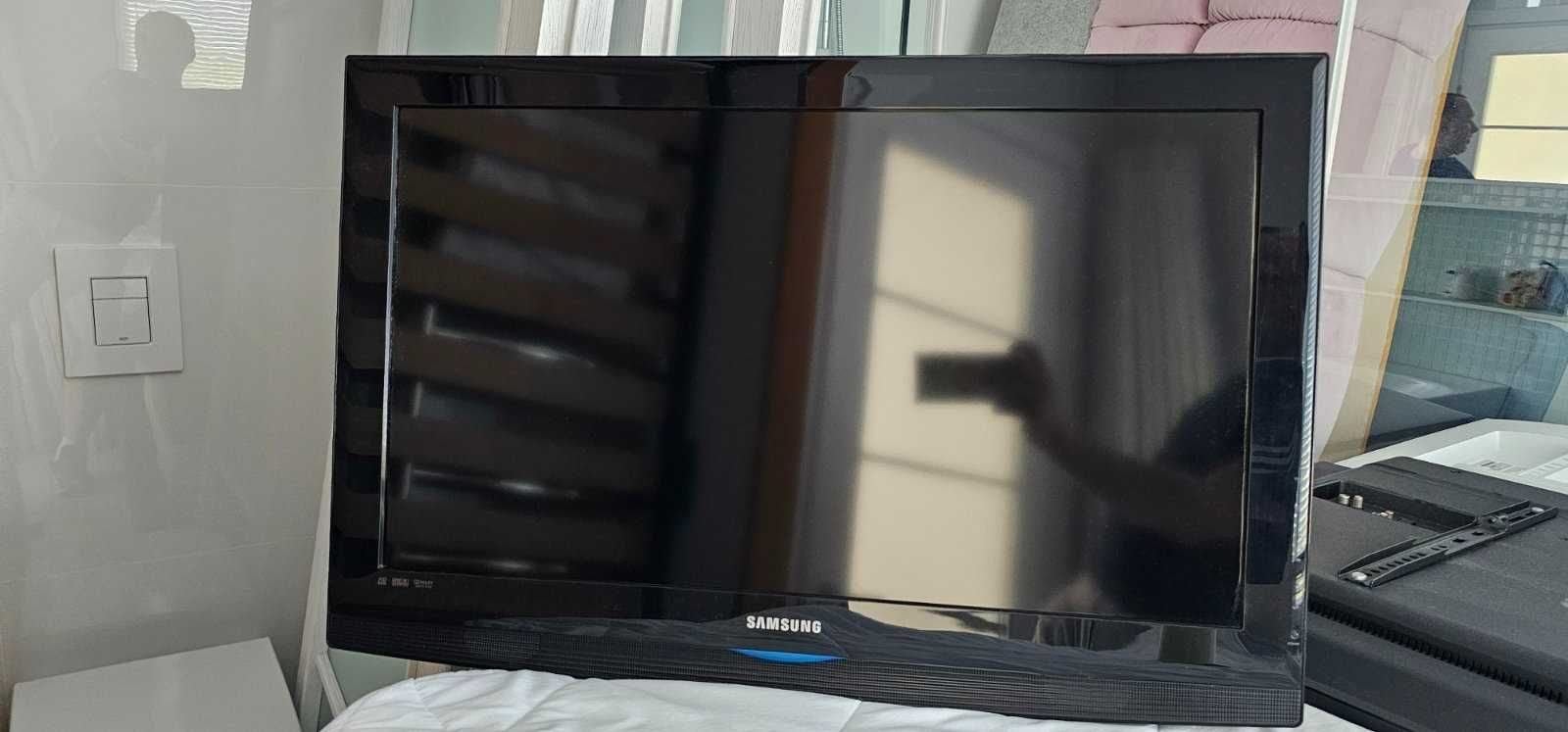 Б/в телевізор Samsung LE32B350F1W 32 дюйма