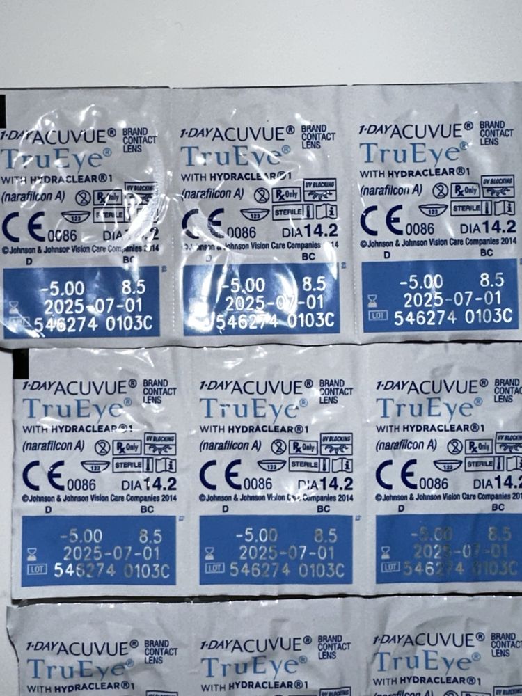 Контактні лінзи Acuvue Oasys with Hydraclear Plus Johnson & Johnson