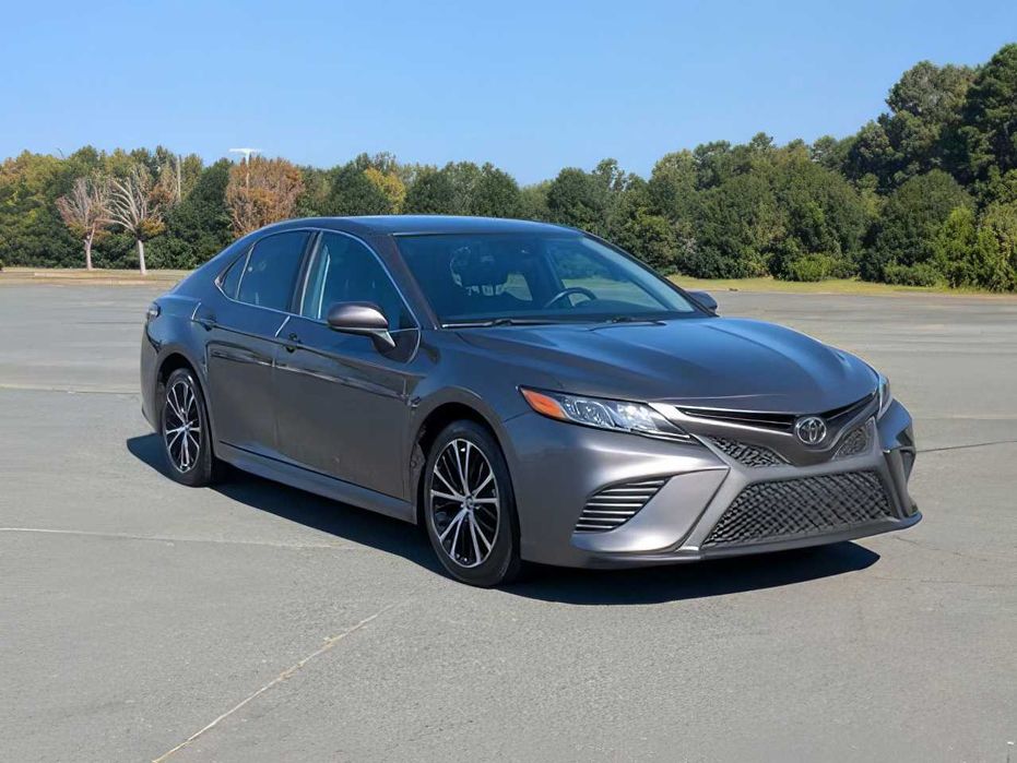 Toyota Camry      2020