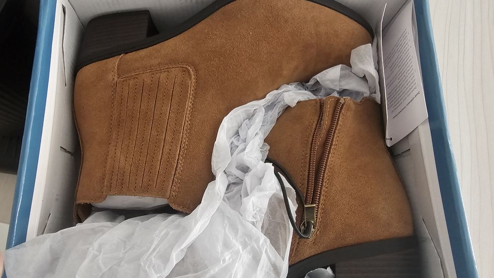 Damskie buty zamszowe Cleve, nowe