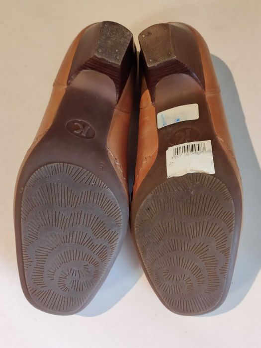 Туфлі жіночі,натуральна шкіра,широкий крій, р,38, Бразилія,стан нових