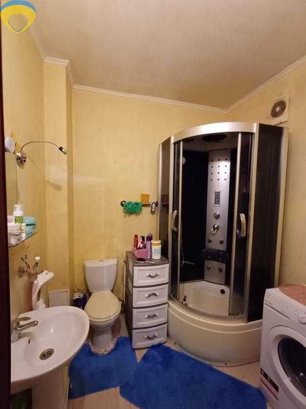 В продажу 2-кк з ремонтом та паркомісцем — Ленпоселок, вул. Молодіжна