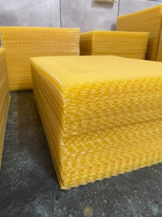 Przerób wosku na węze, wosk pszczeli, pszczoły