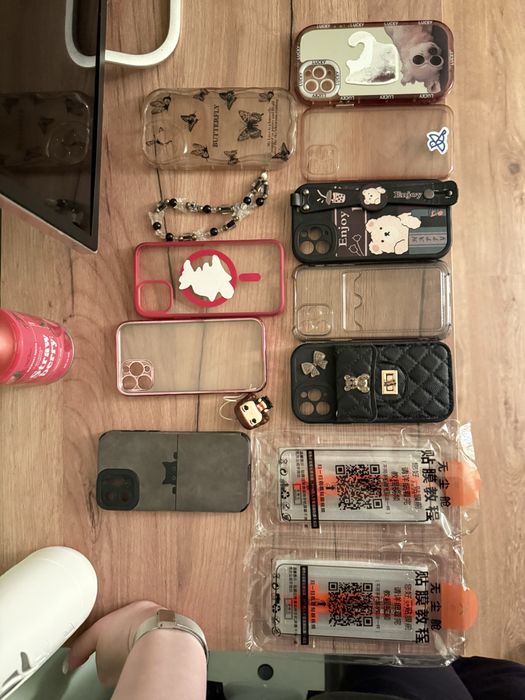 2 захисних скла та 9 б/у чохлів на айфон 11 про