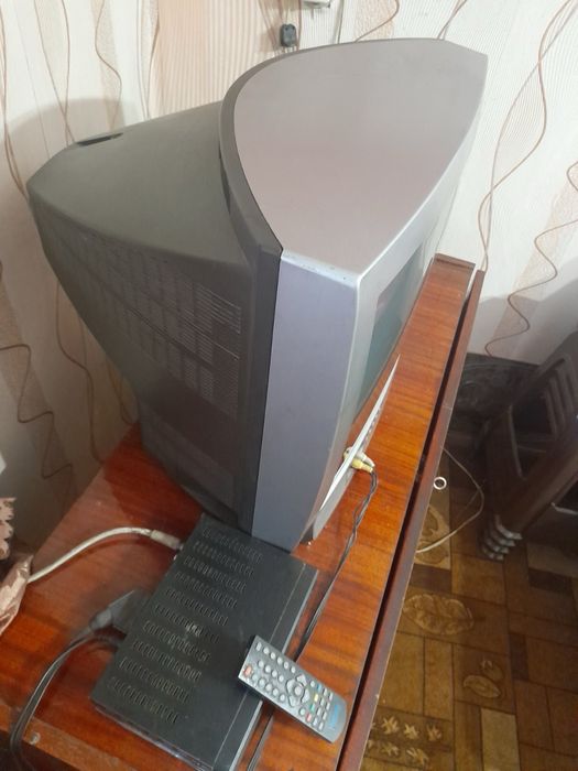 Телевізор JVC разом з т2