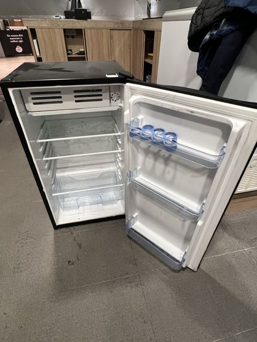 Frigobar 85L semi novo