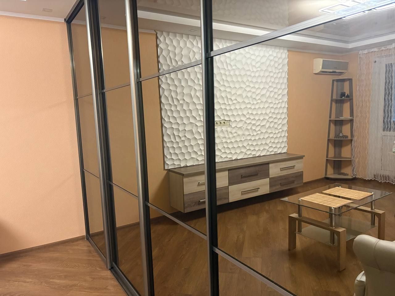 Подобово двокімнатна квартира в центрі міста