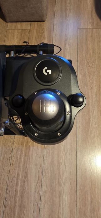 Sprzedam kierownice Logitech G920 z stojakiem
