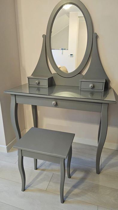 Toaletka z krzesełkiem Ikea