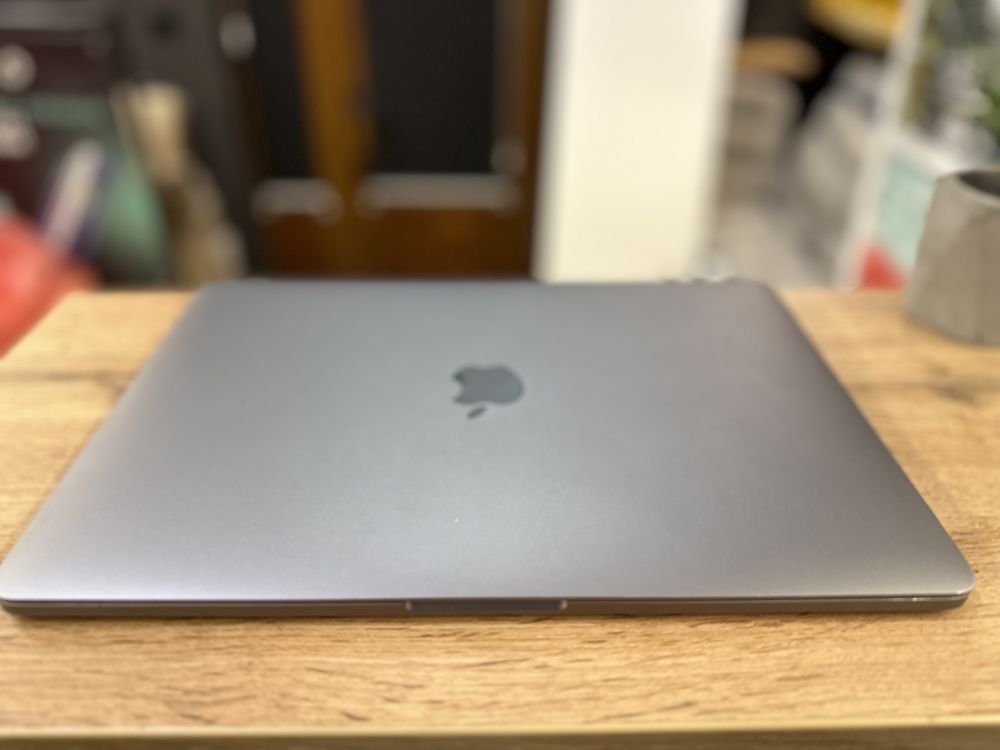 Apple Macbook Pro 2017 13” i5 500GB SSD 16GB RAM