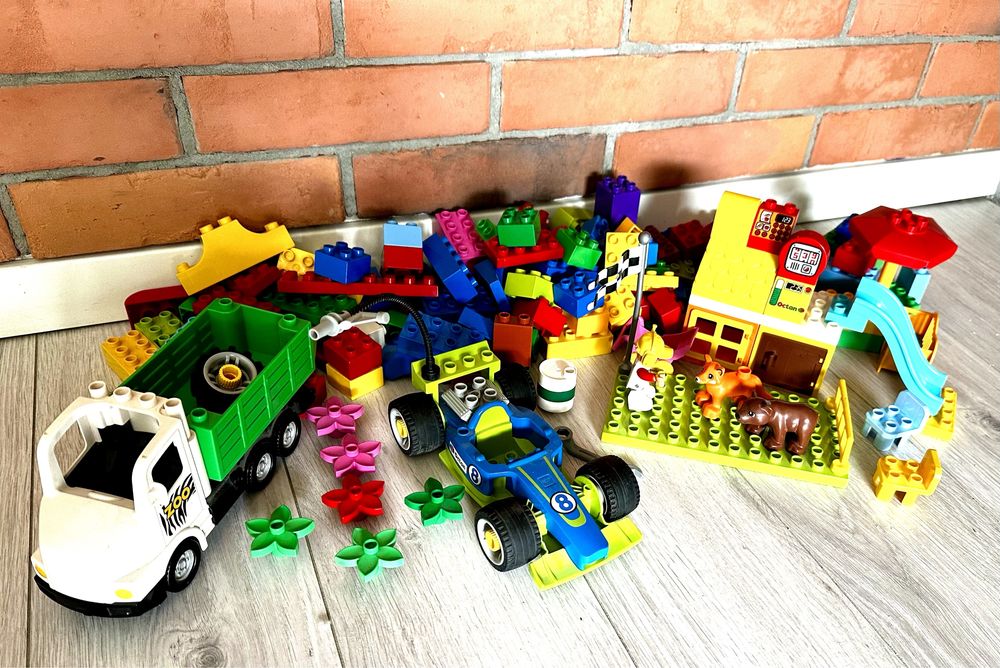 Zestaw klockow LEGO Duplo klocki figurki samochody oryginalne LEGO