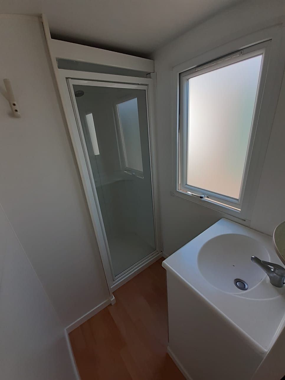 * CASA PRÉ-FABRICADA NA OCASIÃO O'HARA DE 8X4 METROS EM LISBOA.