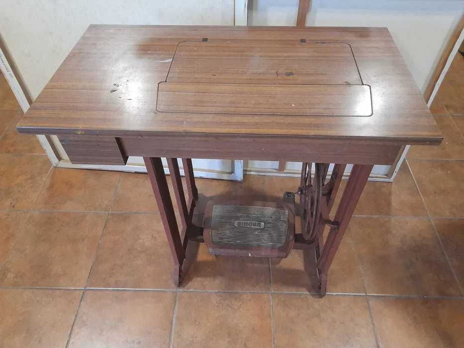 Maquina de costura Singer antiga