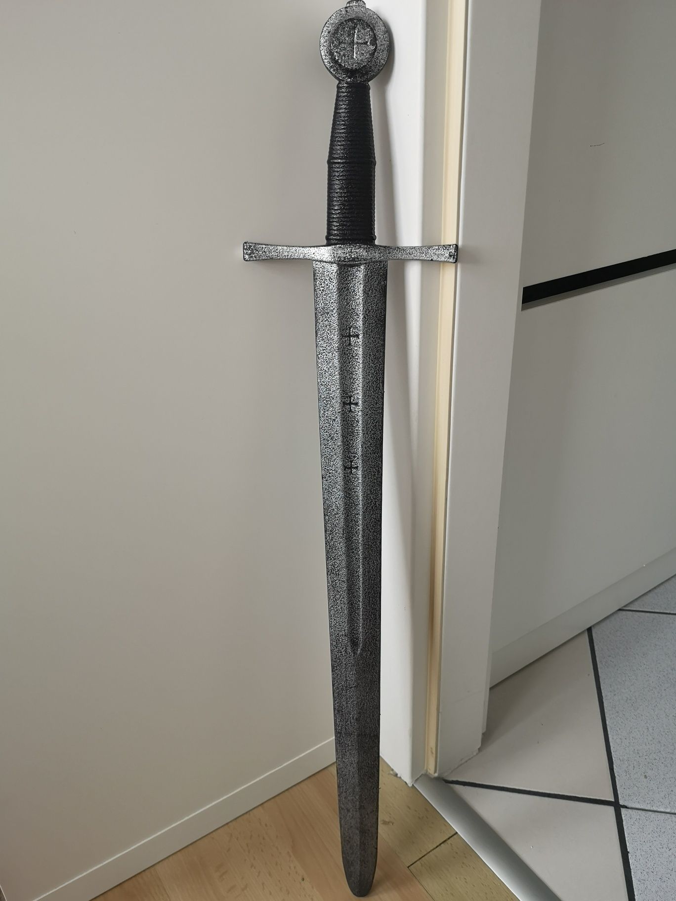 Hełm rycerza + miecz