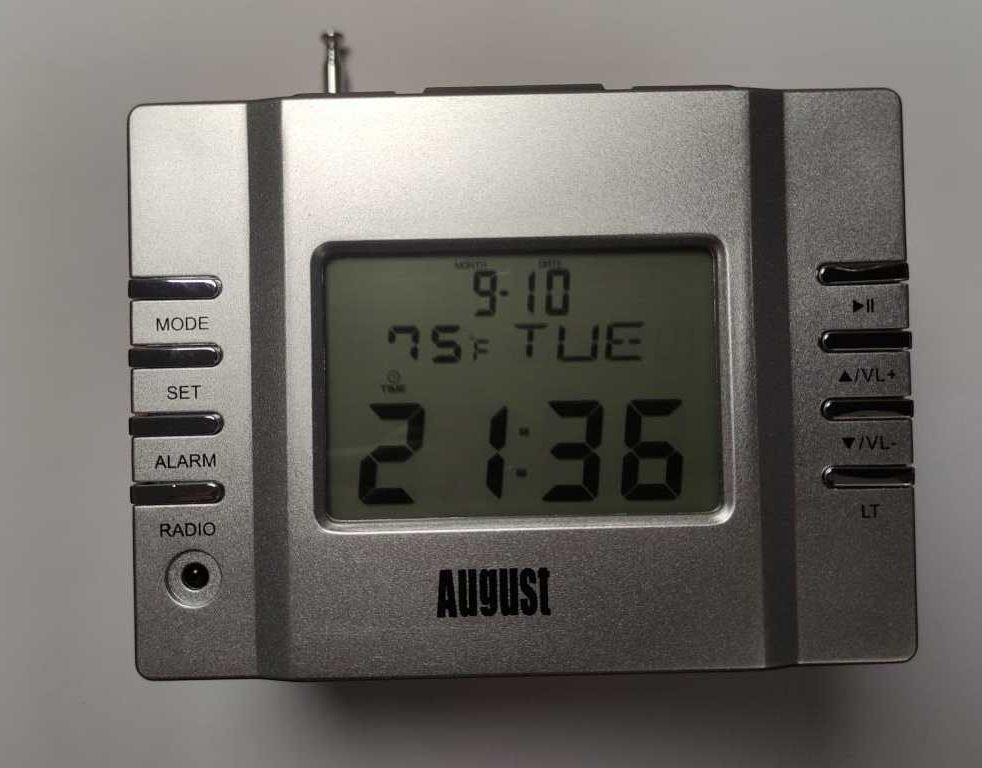 Нова MP3-стереосистема з FM, годинник, SD-карта, USB та AUX