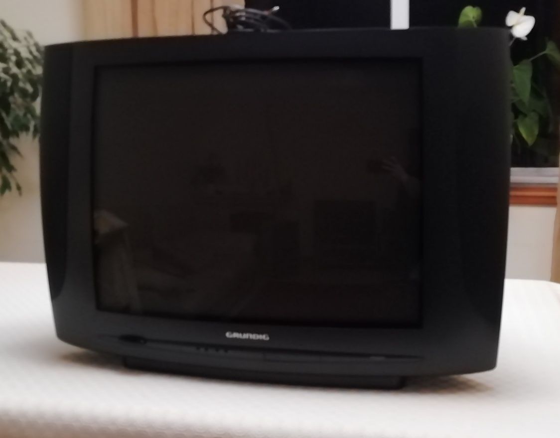 Televisor Grundig a cores a funciionar