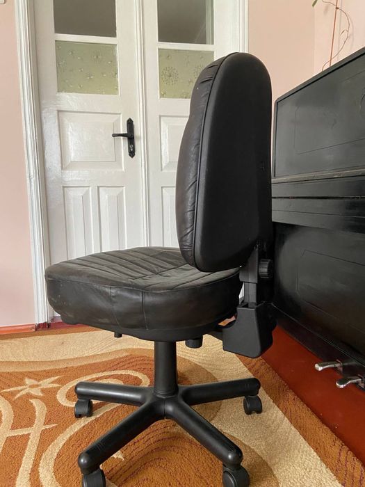 Компютерне крісло