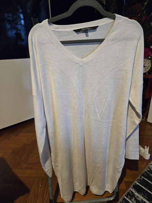 Damski duży sweter cienki.