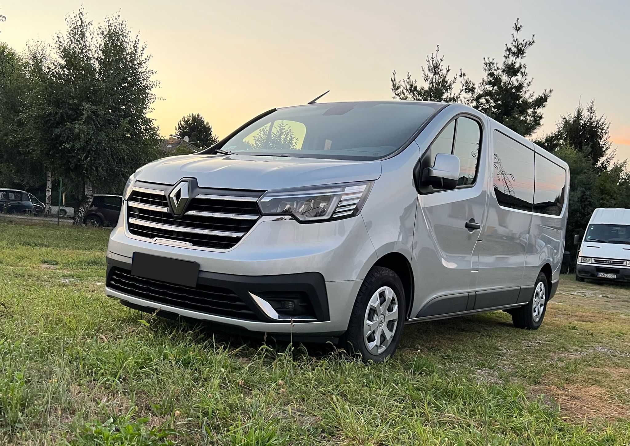 Wypożyczalnie Wynajem  bus 9osobowe osobowe aut Renault Trafic