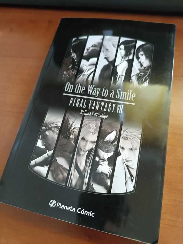 Livro "On The Way to a Smile - Final Fantasy VII" (ESP)