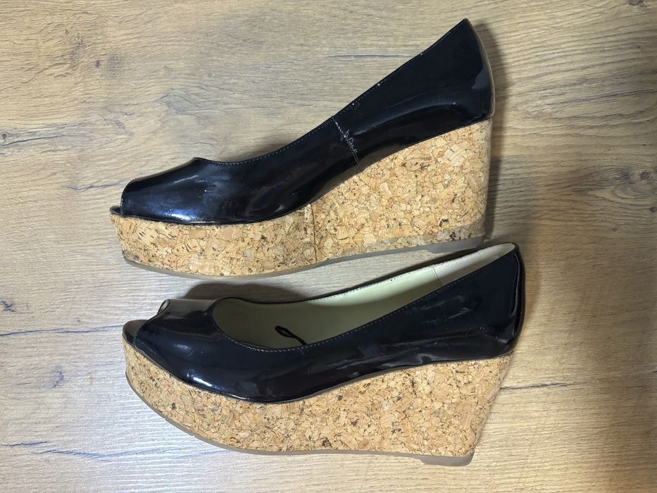 Czarne lakierowane buty na koturnie NEXT r. 39