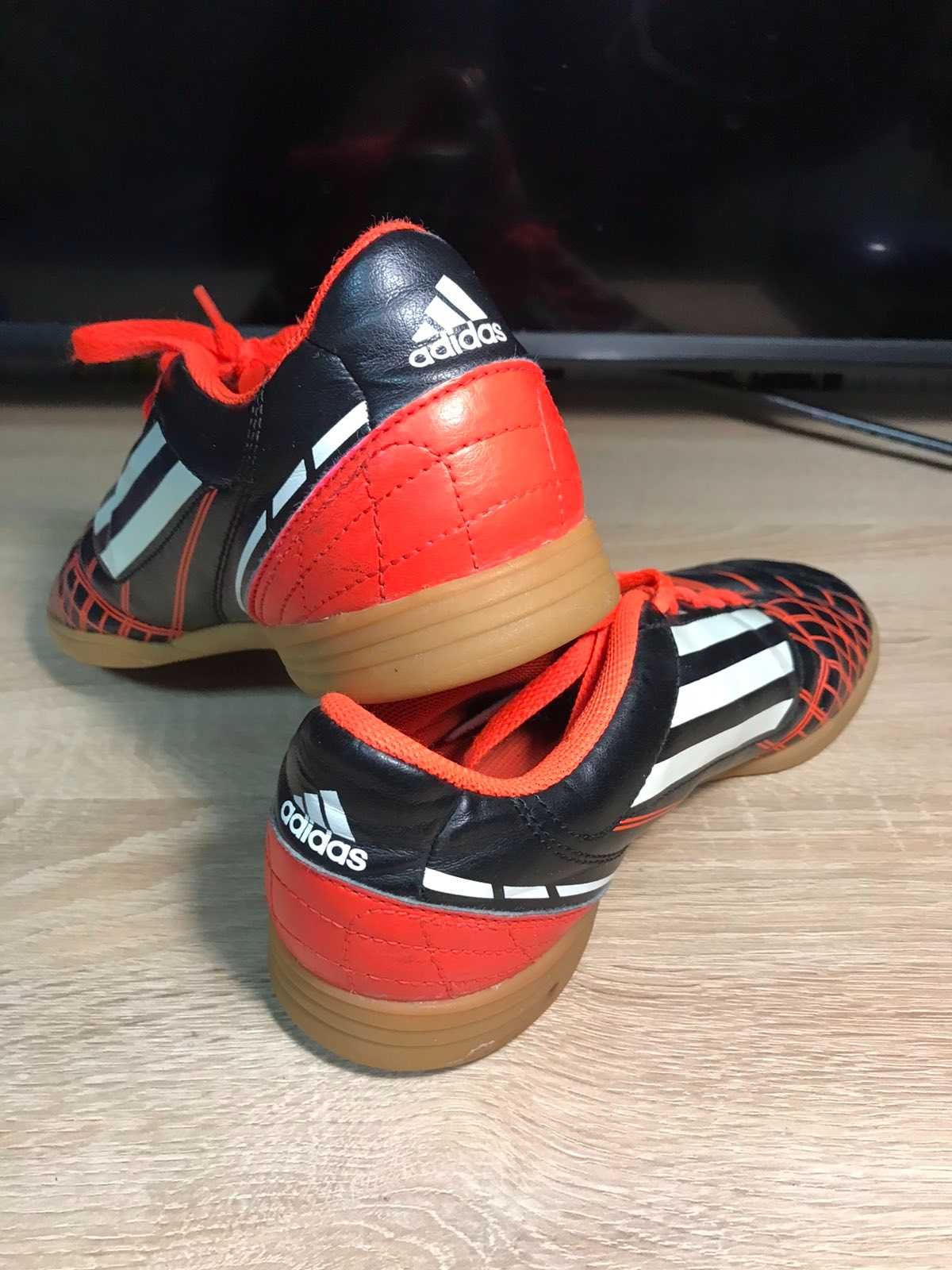 Продам футзалки ADIDAS