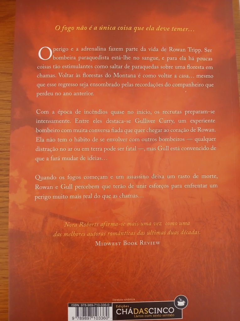 Livro Coração em Chamas - Nora Roberts