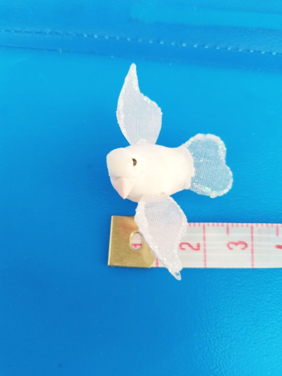 Декоративный  маленький свадебный голубь