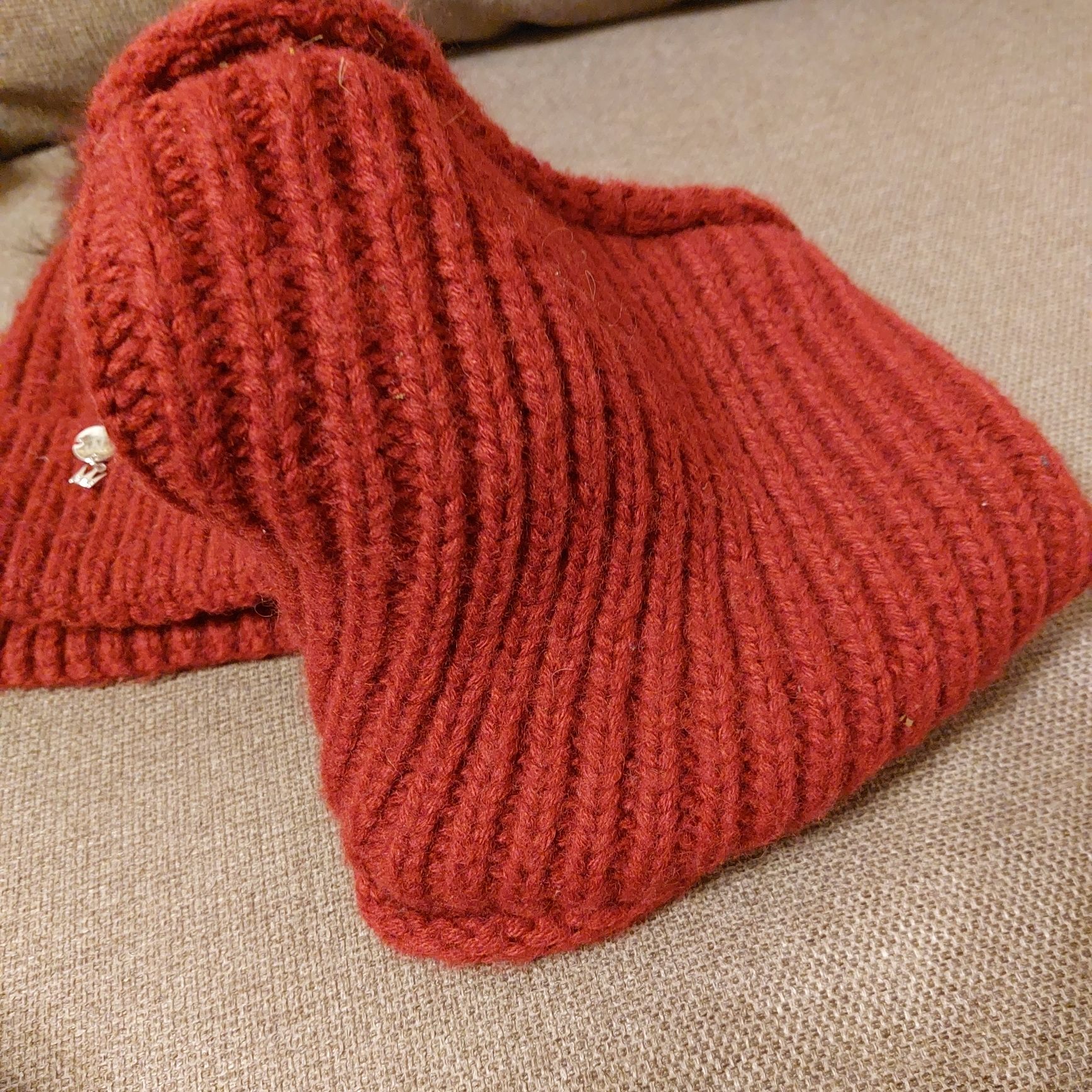 Зимова шапка Nikola з натуральним бомбоном та хомутом