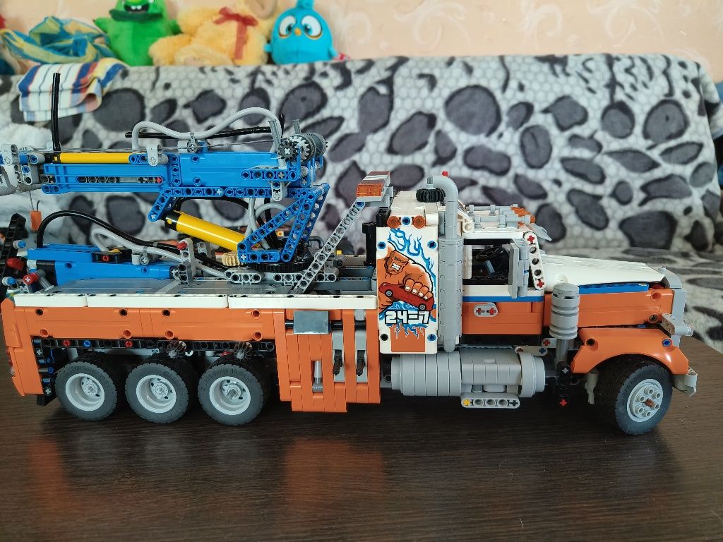 LEGO Technic Heavy-duty Tow Truck (42128)