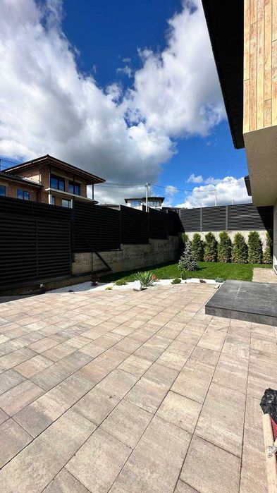 Просторий будинок в Лісниках з панорамним видом — мальовниче місце!