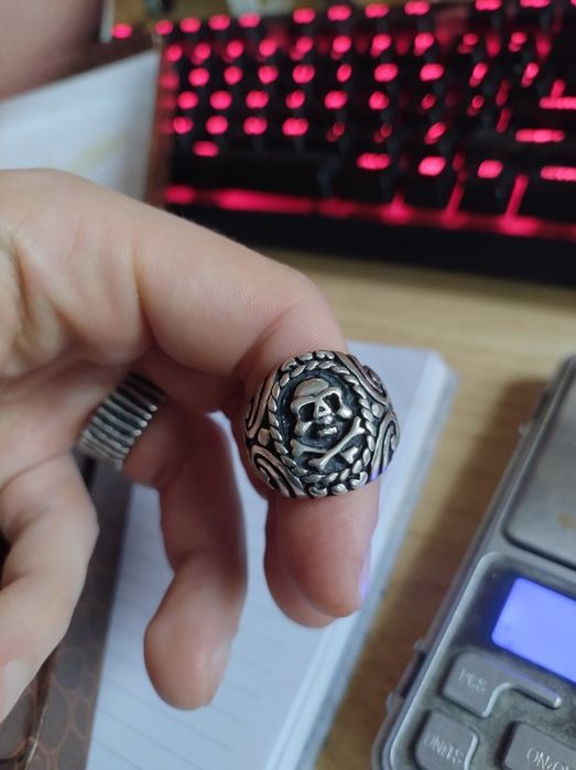 Sygnet srebrny z czaszką