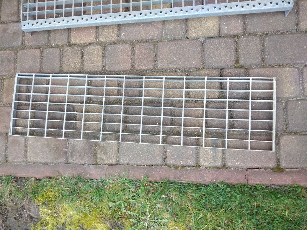 Stopnie metalowe ocynkowane schody  100 cm x 24 cm 7 sztuk i 1 kratka