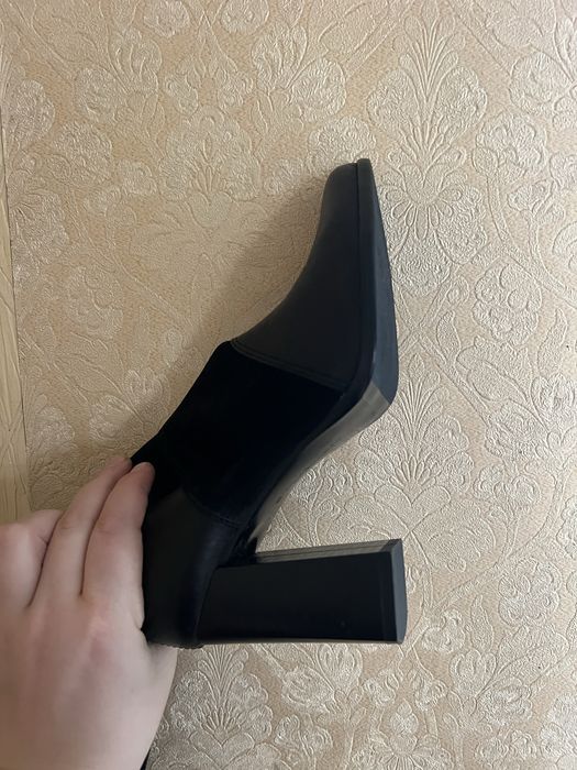 Жіночі сапоги на підборах