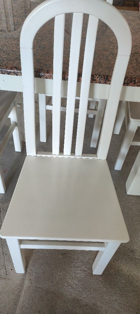 Mesa com tampo em granito