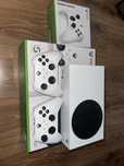 Xbox series S 512gb + 2 pady