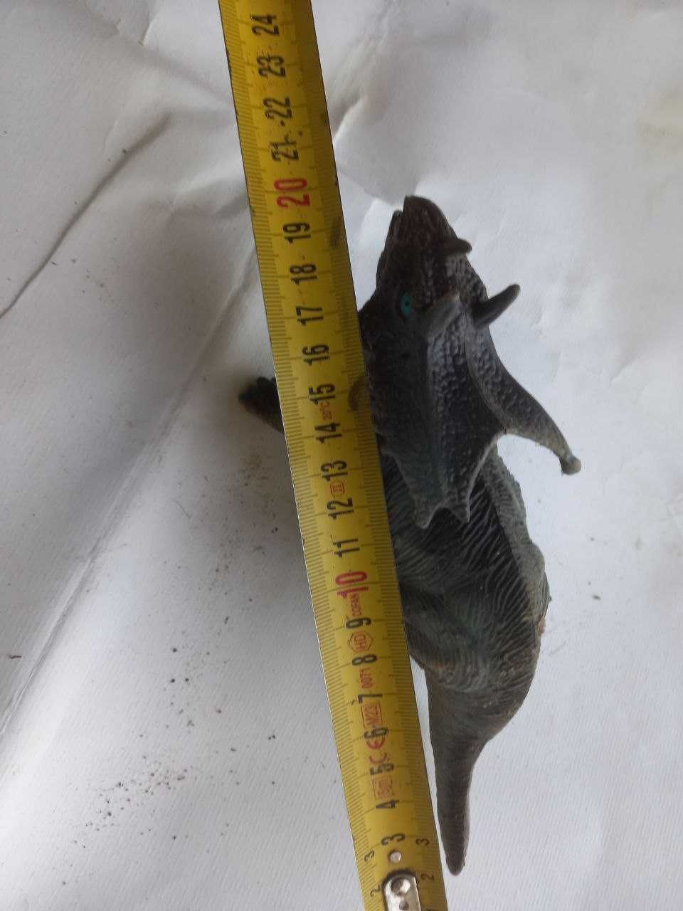 Boneco Dinossauro triceratops