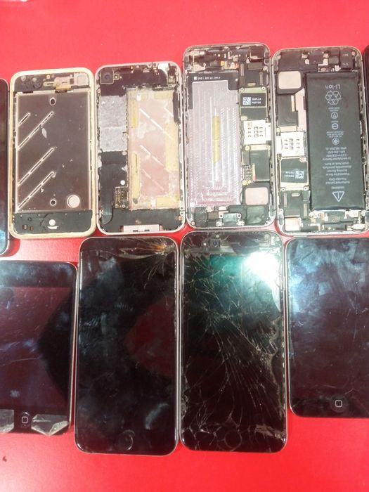 Лот телефонів iPhone