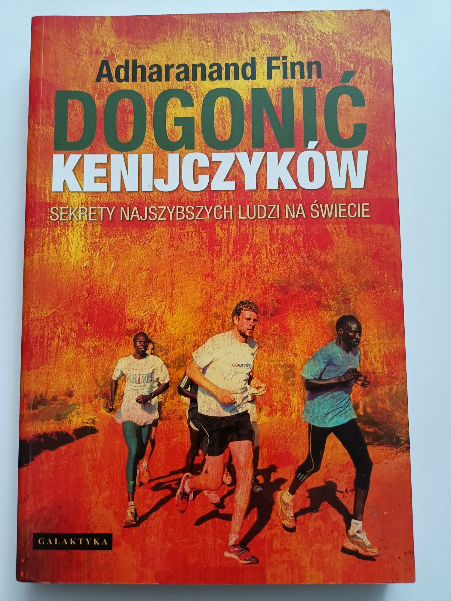 Adharanand Finn. Dogonić Kenijczyków.