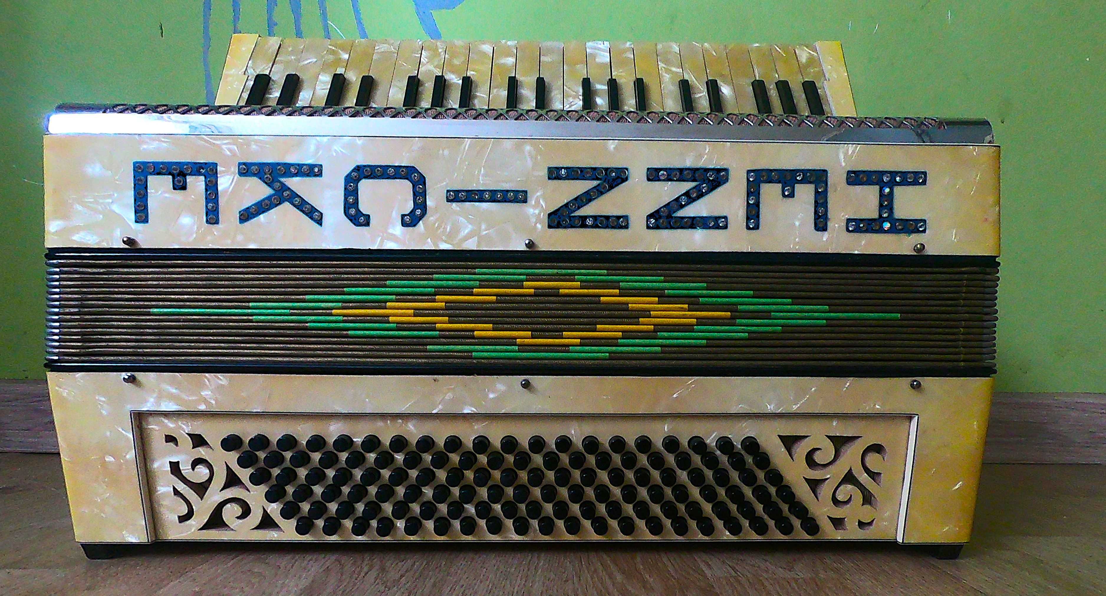 Akordeon Hennicke 120 basów 1936 rok