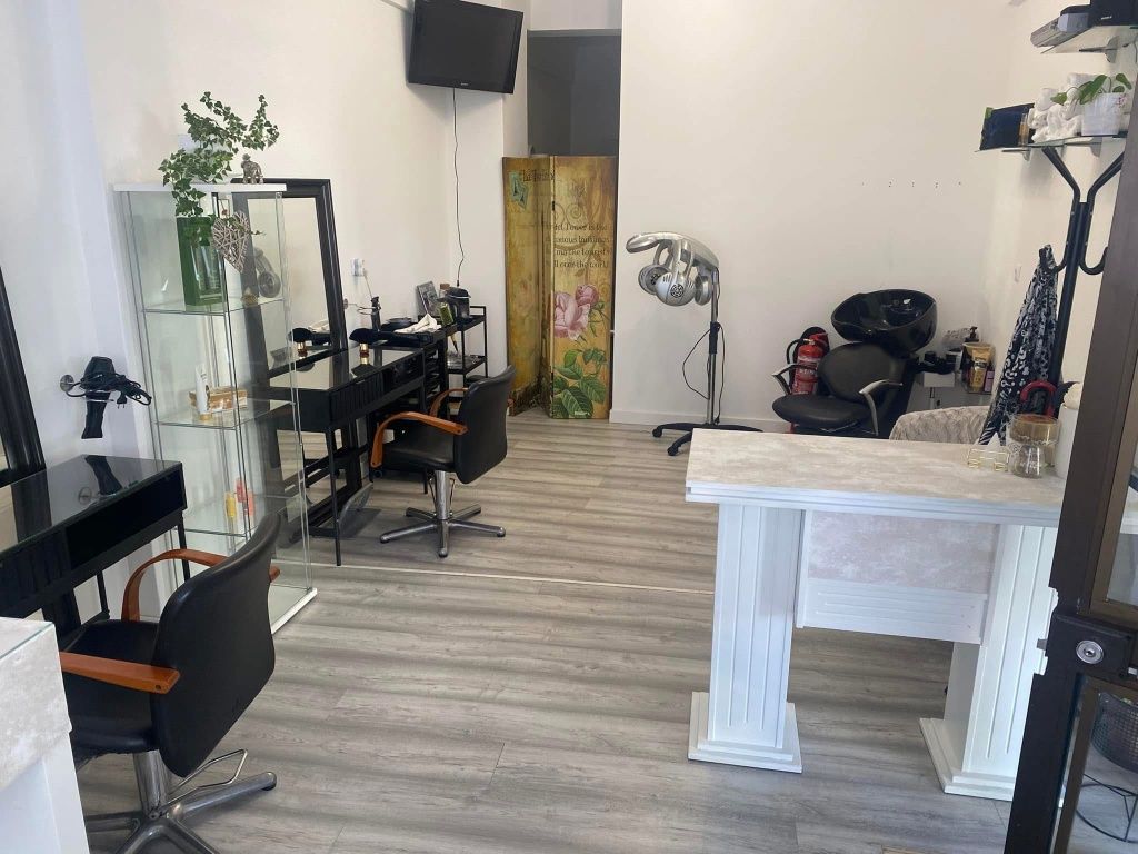 Trespasso Cabeleireira/Estetica com terraço e tudo incluído