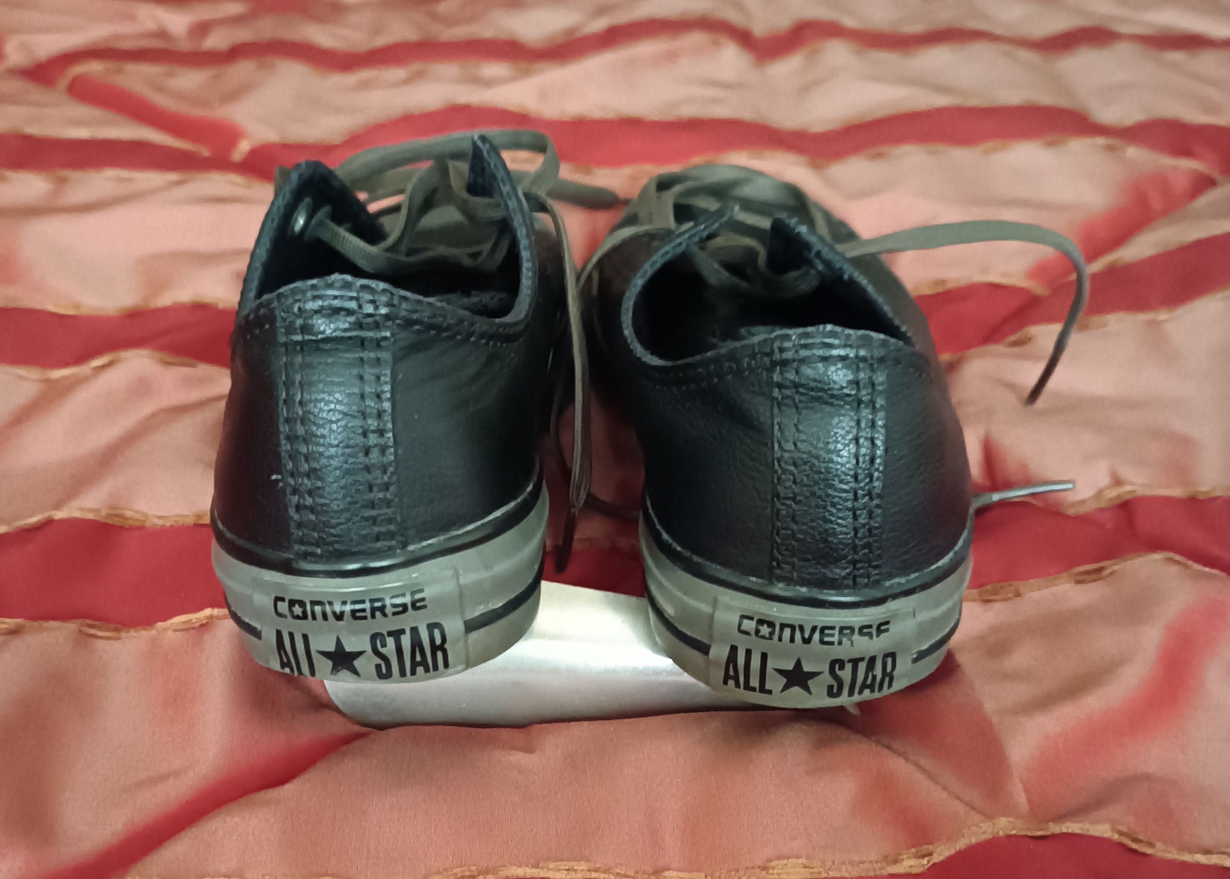 Sapatilhas pele Converse All Star 37 comprando 2 pares ofereço outro p