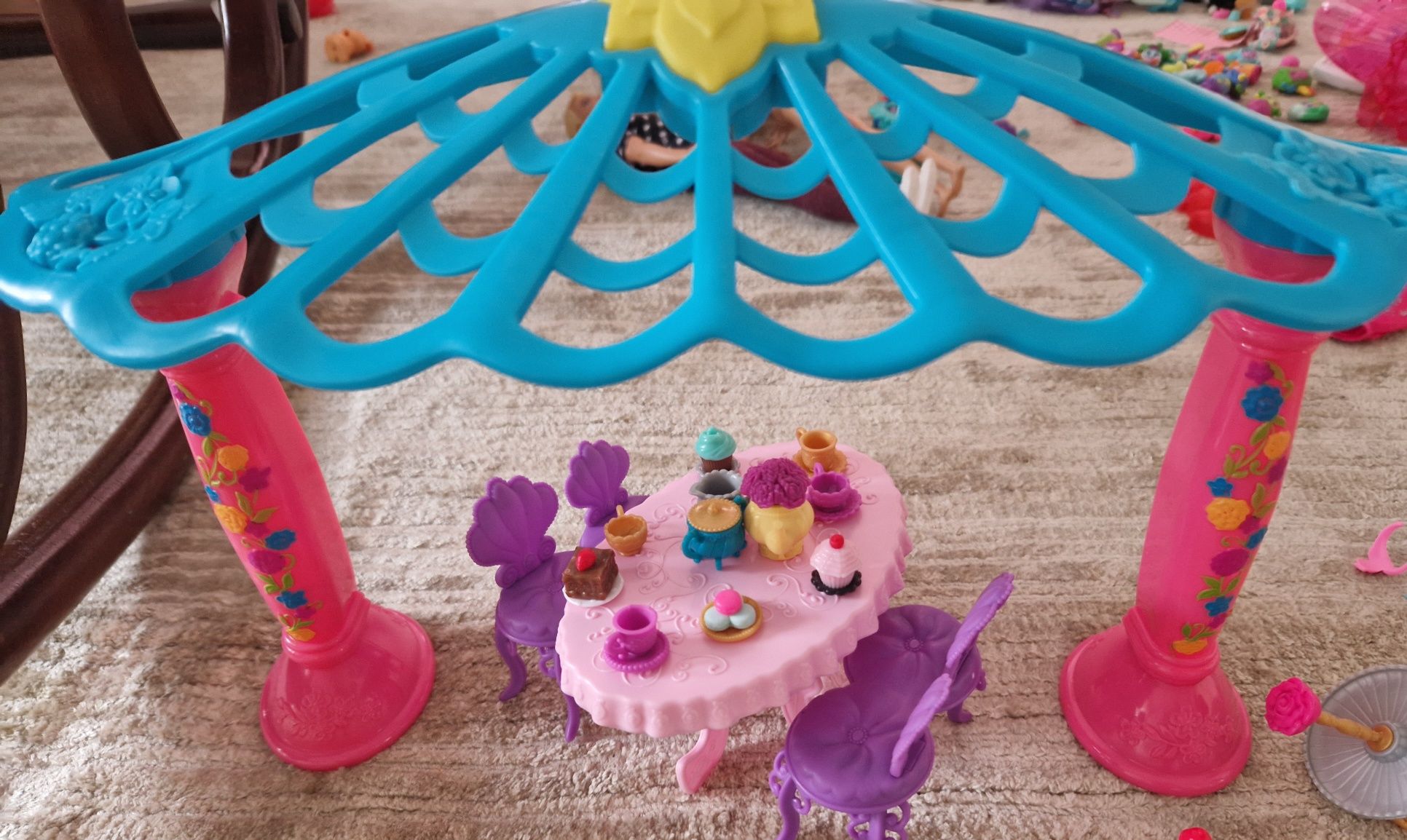 Lalka Enchantimals paw zestaw ogrodowa altanka