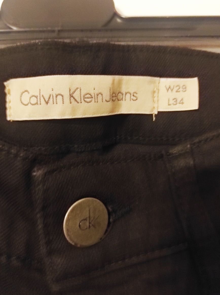 Spodnie Calvin Kleina to